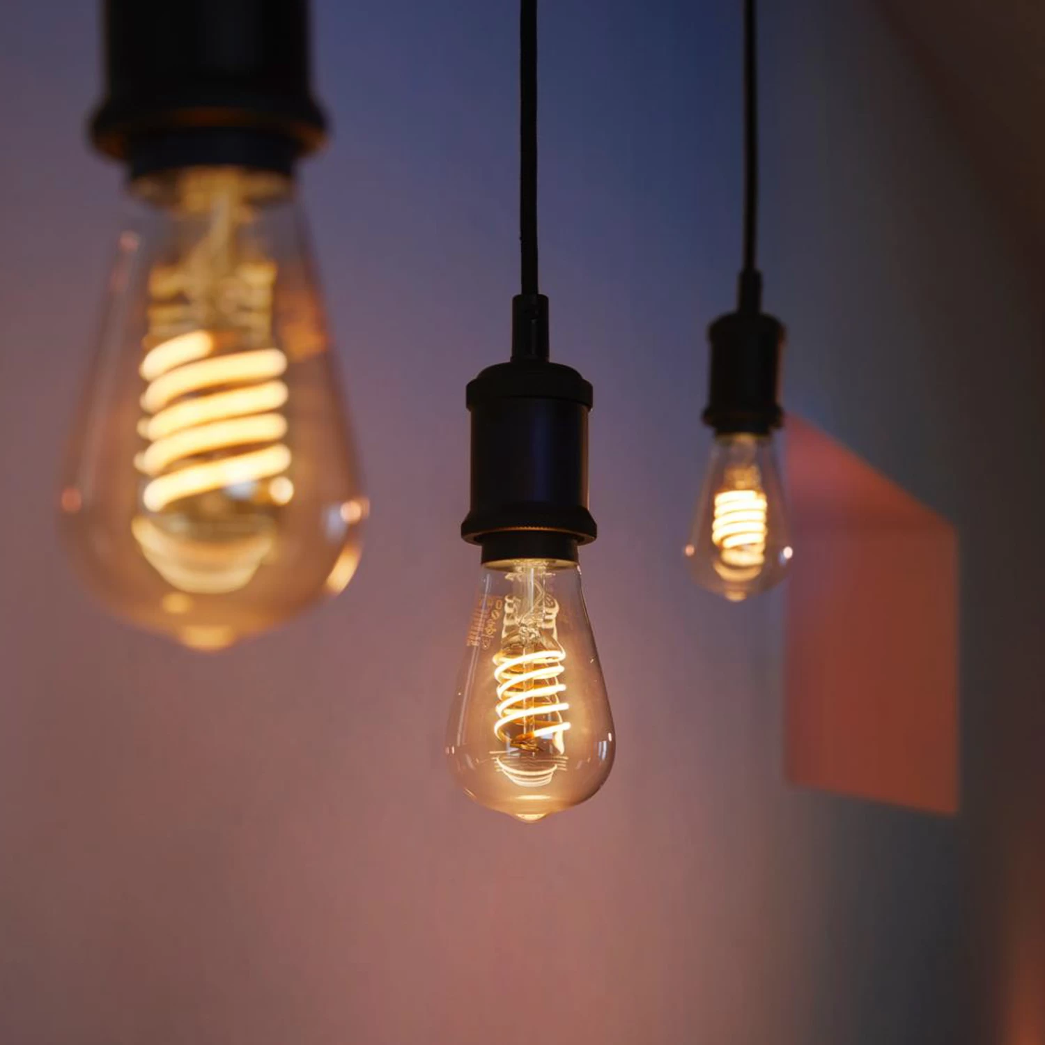 Philips Hue White E27 7W ST64 Filament 2.100K – Bild 7