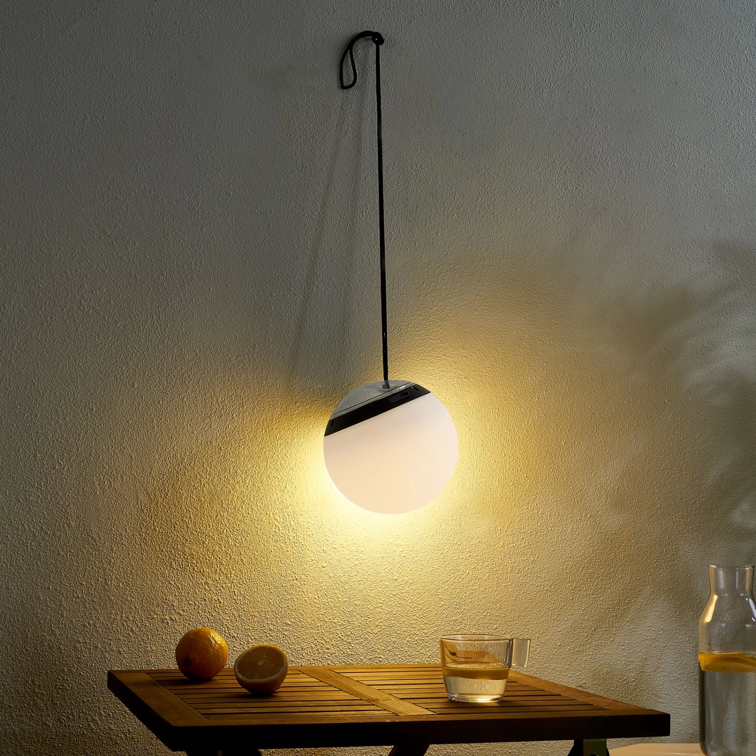 Lindby Eleia LED-Außen-Hängeleuchte, Akku