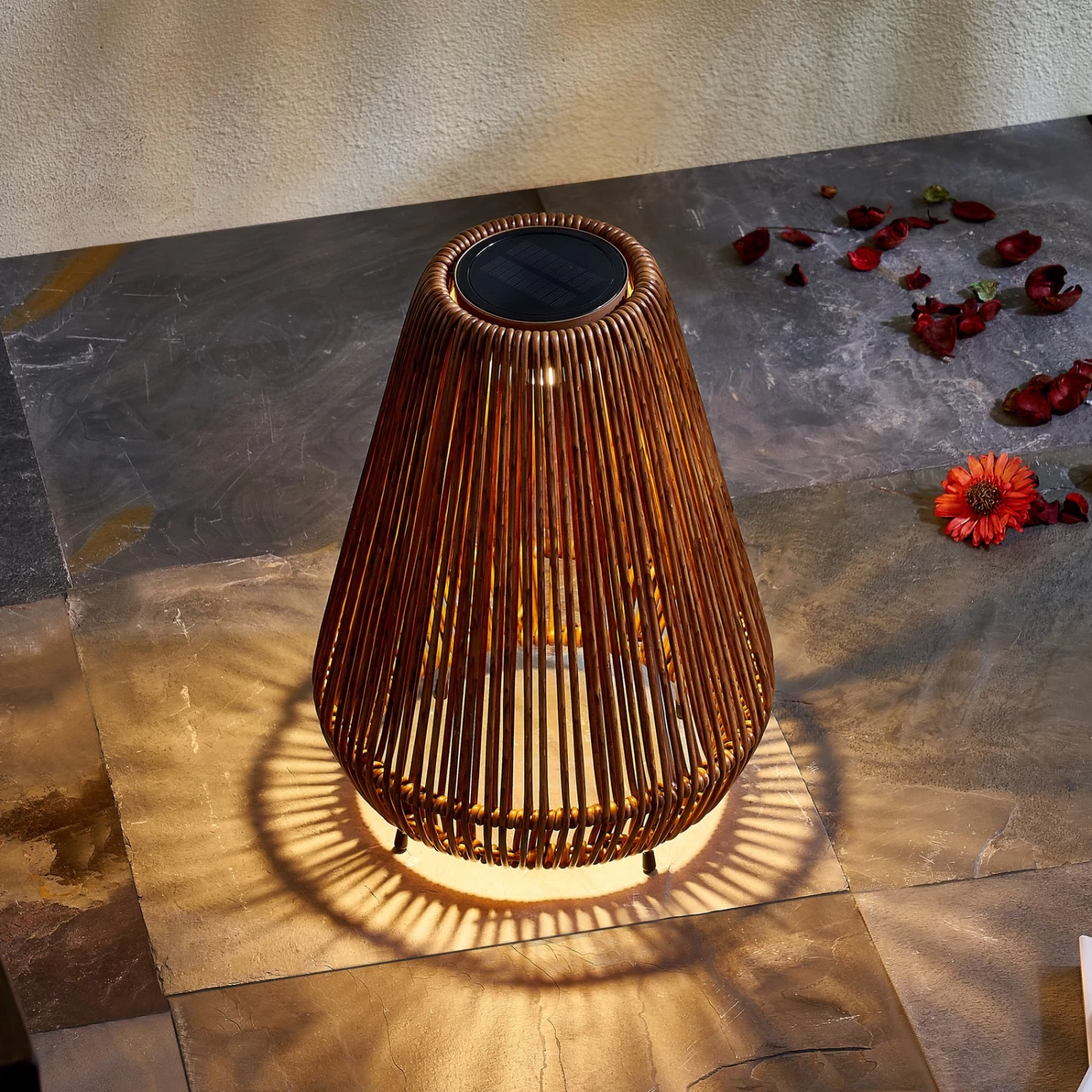 Lindby Amaria LED-Solar-Leuchte Rattan Dunkel