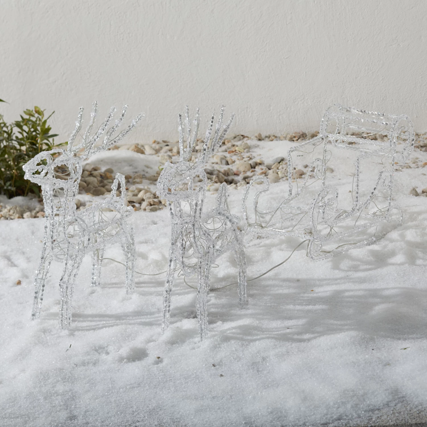 Funkelnde LED-Außendeko Rentiere M. Schlitten – Bild 2