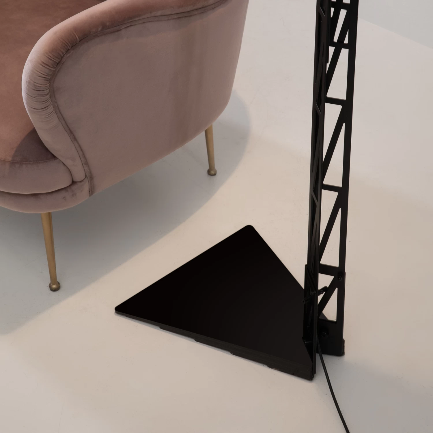 Karman Fireman LED-Stehleuchte 2.700 K – Bild 7