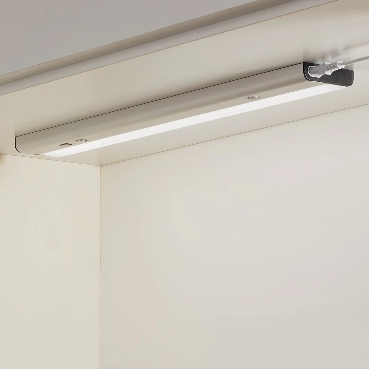 LEDVANCE Linear Flat Unterbaulampe 4.000K Sensor