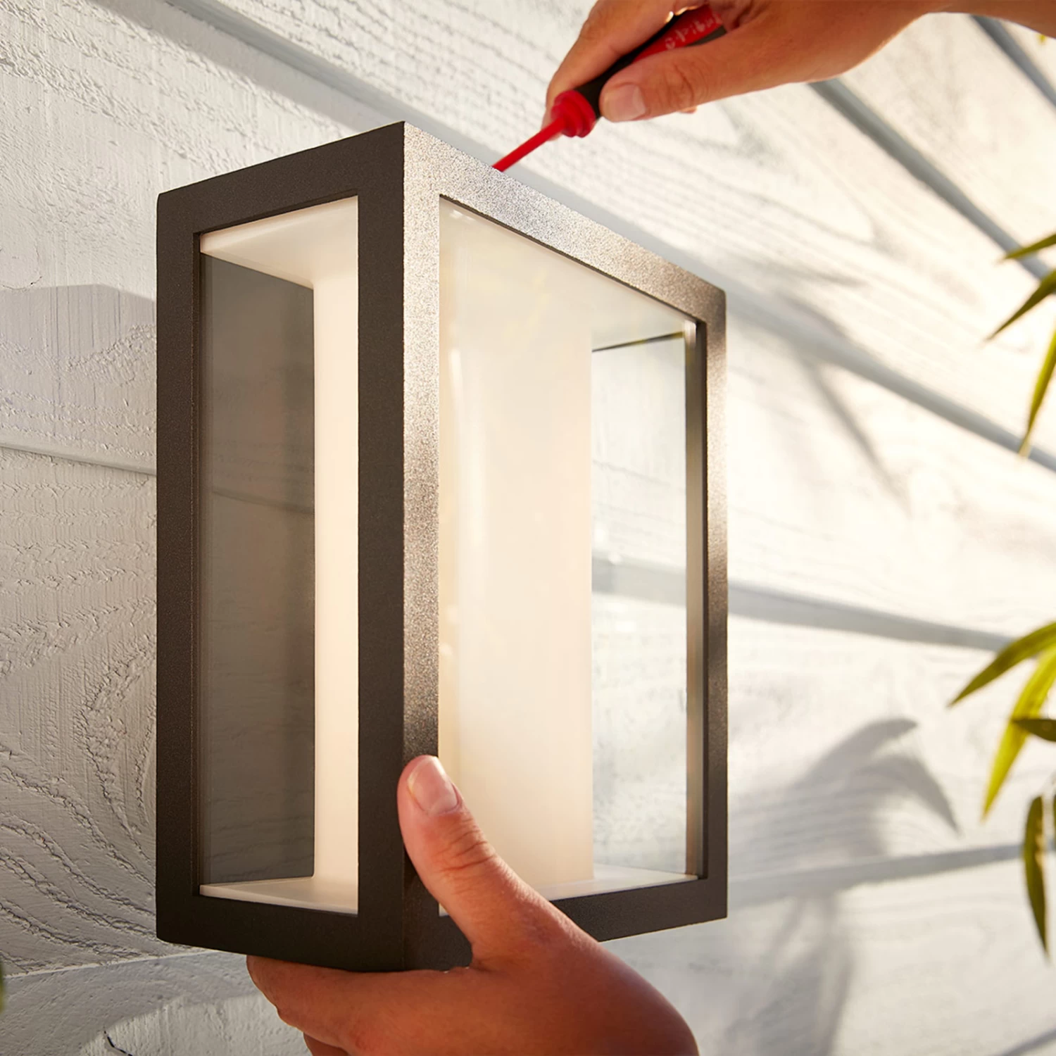 Philips Hue White+Color Impress Wandleuchte Breit – Bild 8