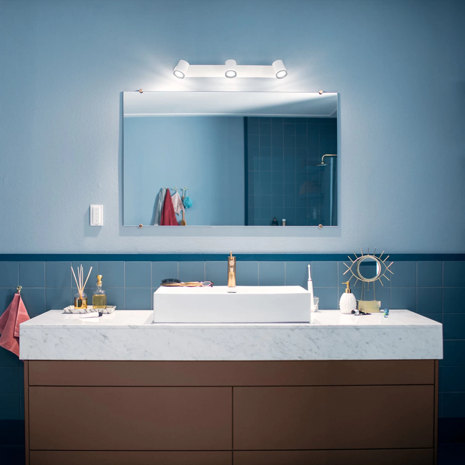 Philips Hue White Ambiance Adore LED-Spot 3-flg. – Bild 4