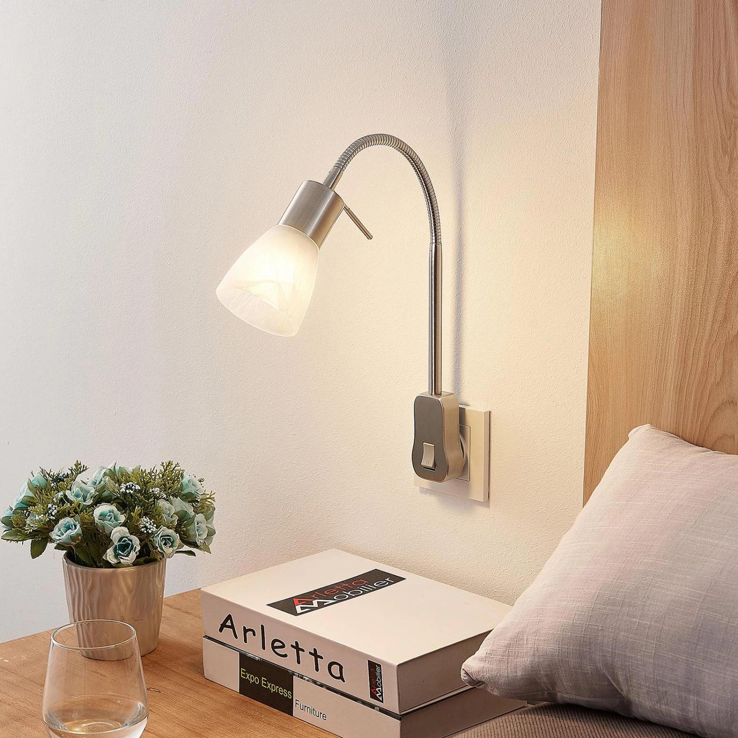 Lindby Nevyana Steckdosenlampe, Flexarm, Schalter – Bild 2