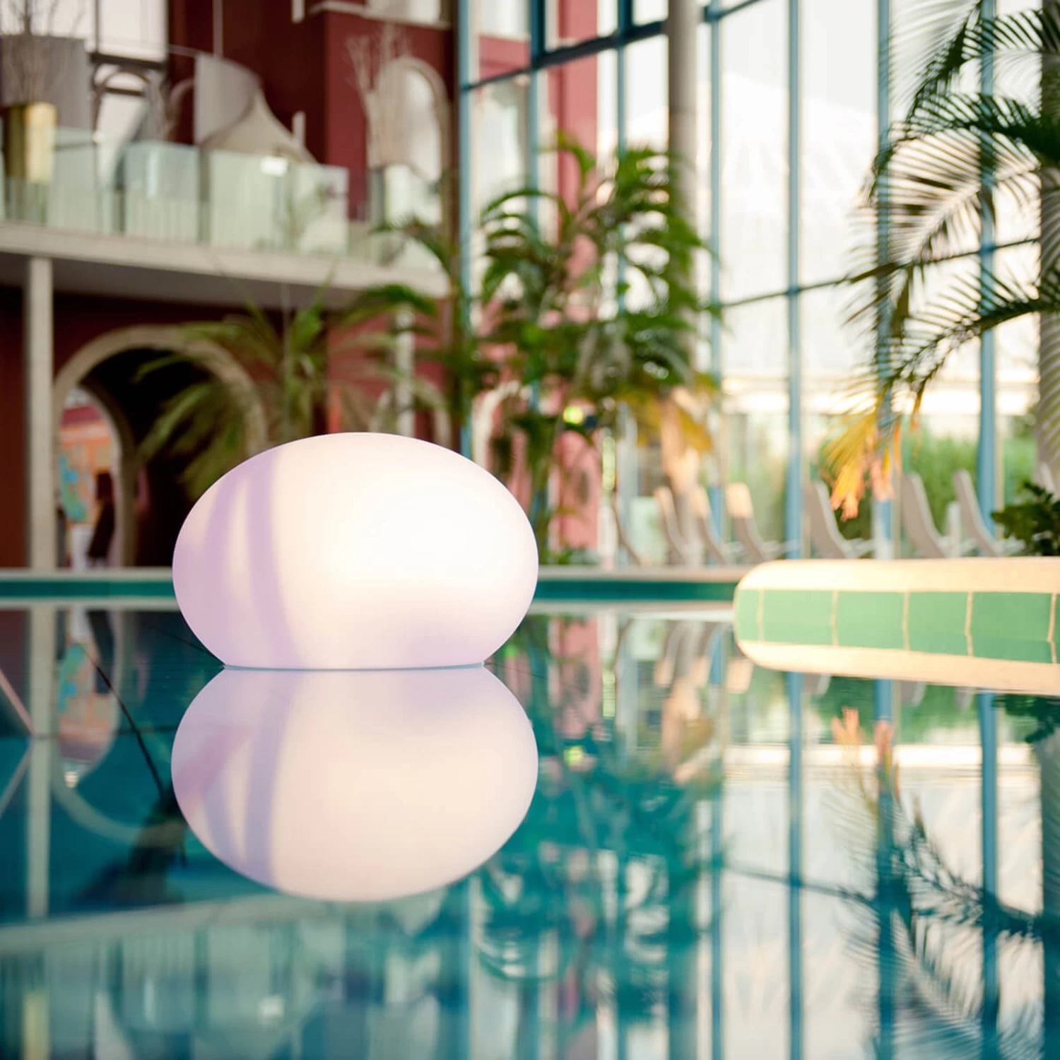 Schwimmfähige LED-Dekoleuchte Flatball L – Bild 4