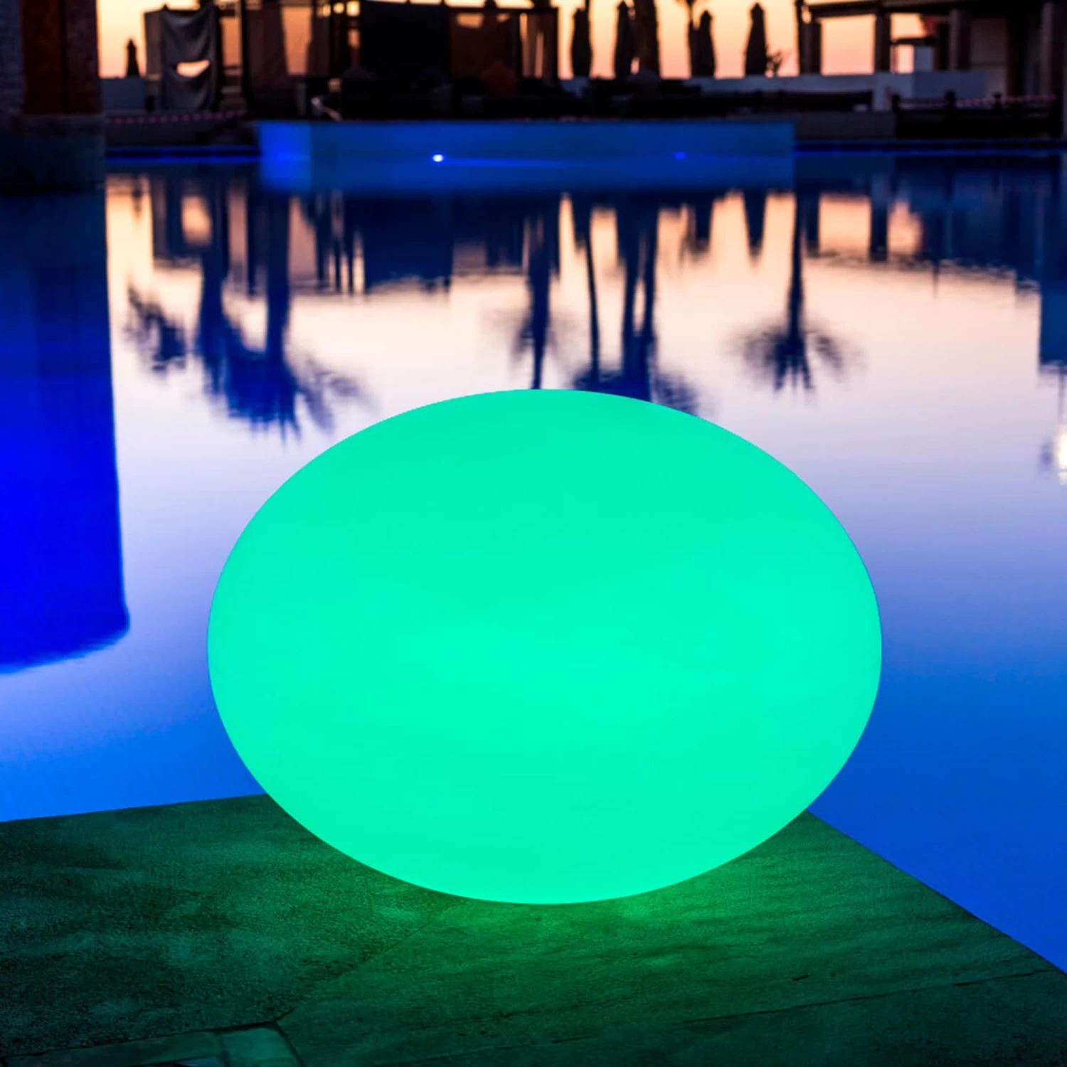 Schwimmfähige LED-Dekoleuchte Flatball L – Bild 5