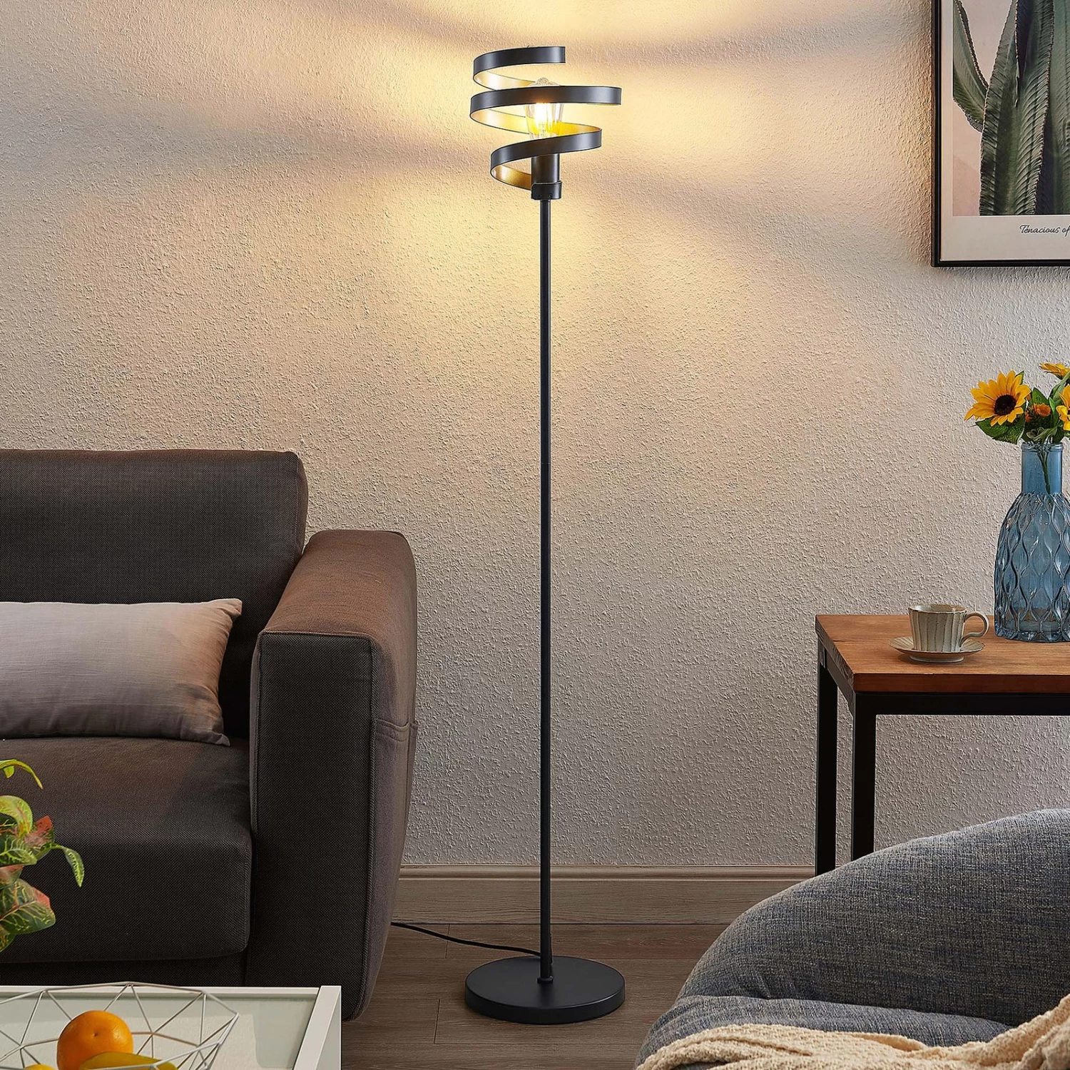 Lindby Colten Stehleuchte, Spirale, Schwarz, Gold