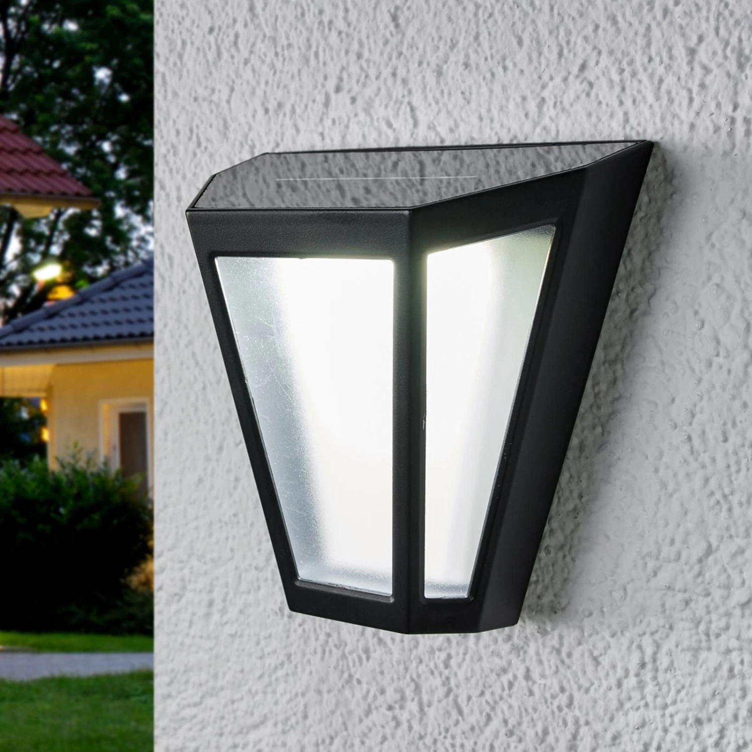 LED-Solarwandleuchte Yago, Gefrosteter Schirm