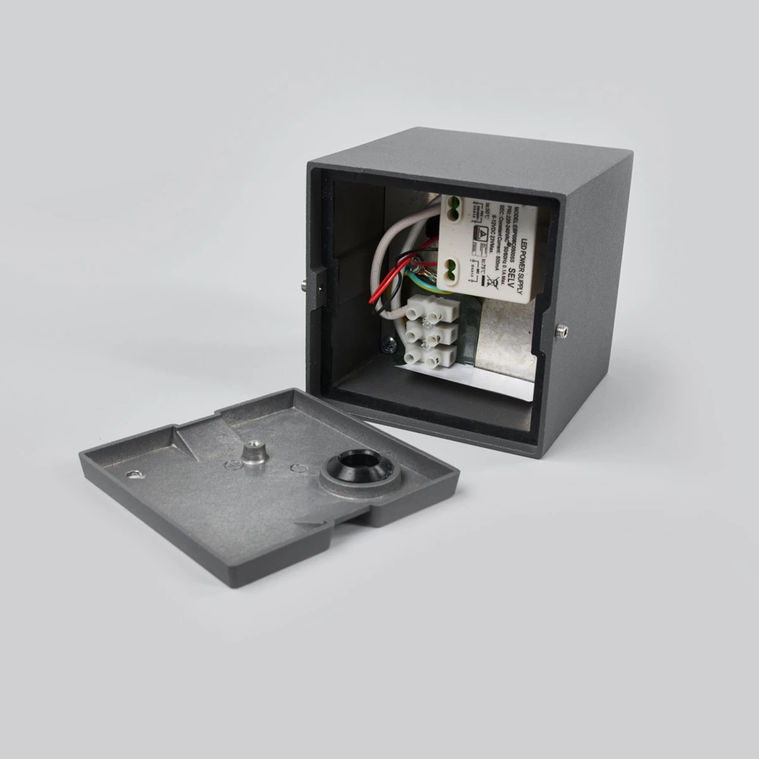 Lucande Würfelförmige LED-Außendeckenlampe Tanea, IP54 – Bild 7